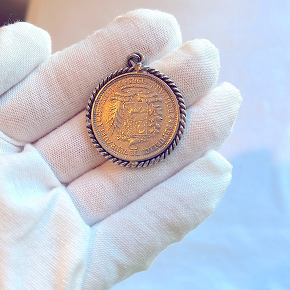 1965 Venezuela 2 Bolivares Libertador Simon Bolivar Coin Pendant - Picture 4 of 6